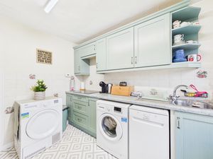 KITCHEN- click for photo gallery